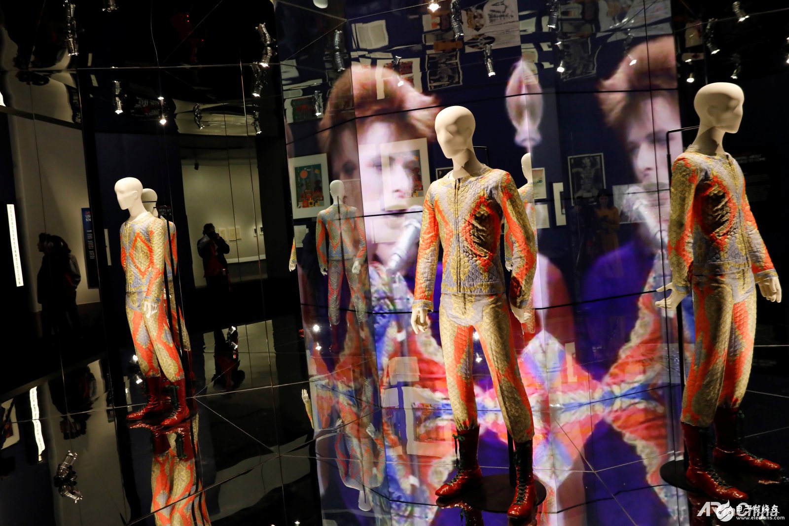 Touring exhibition David Bowie Is will add AR and VR experiences