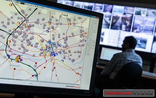 The urban traffic management and control center will directly send traffic information to the drivers and set a more effective driving speed for them. .