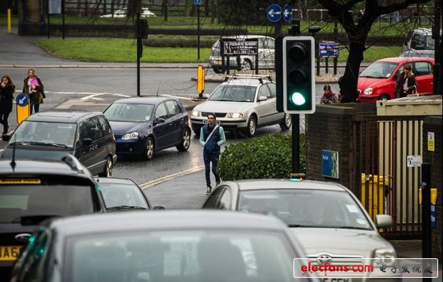 The University of Newcastle is developing an advanced intelligent transportation system that is expected to help drivers avoid red lights as much as possible.