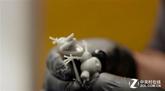 Disney video shows the whole process of 3D printing doll production