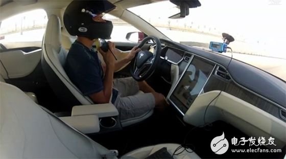 Inside the Tesla Model S full of technology (the picture shows the tester, so he wore a helmet)