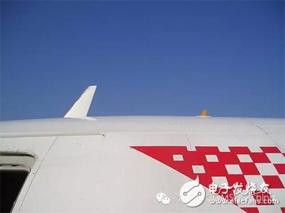 Antenna crosstalk simulation on an aircraft