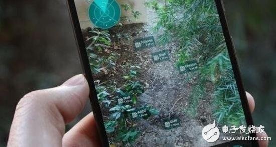 Microsoft Bing joins AR to lift the phone to see the surrounding information