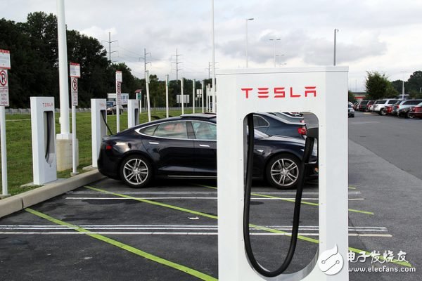 Tesla owners complained on Twitter that the super charging station was occupied, Musk responded in 1 minute, and the solution was on the road for 6 days.