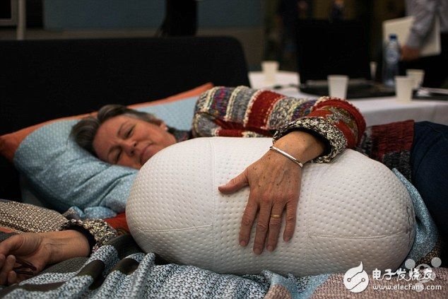 Insomnia can't sleep? This pillow-type robot lets you sleep quietly~!
