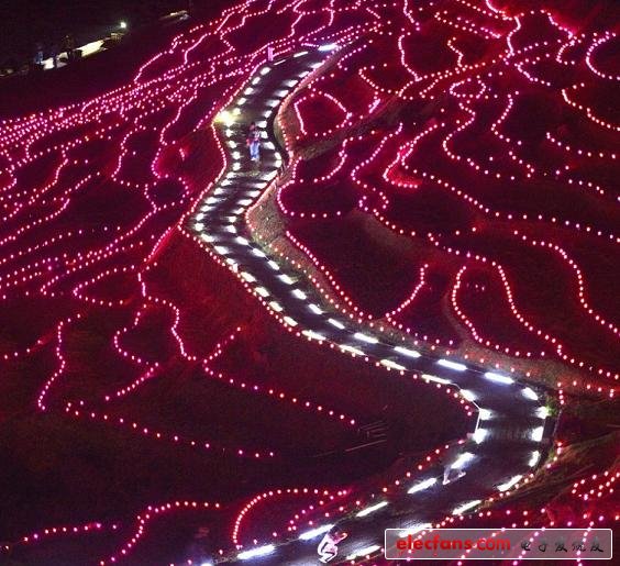 Japanese terraces are dazzled by 20,000 LED lights