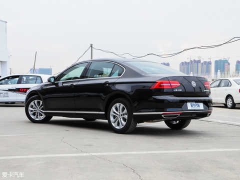 Buying a low price (3) Survey of the value of a popular midsize car