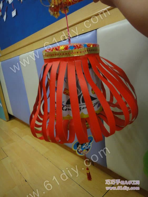 Children's Mid-Autumn Festival handmade lanterns