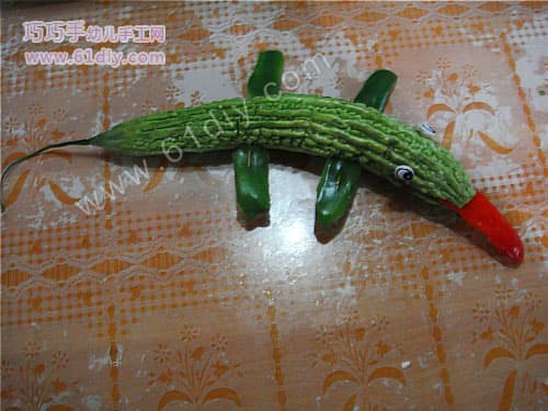 Bitter gourd to do crocodile (vegetable hand)