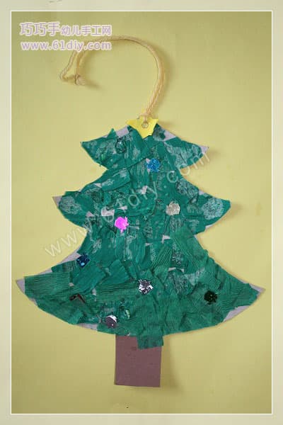 Wrinkled paper christmas tree