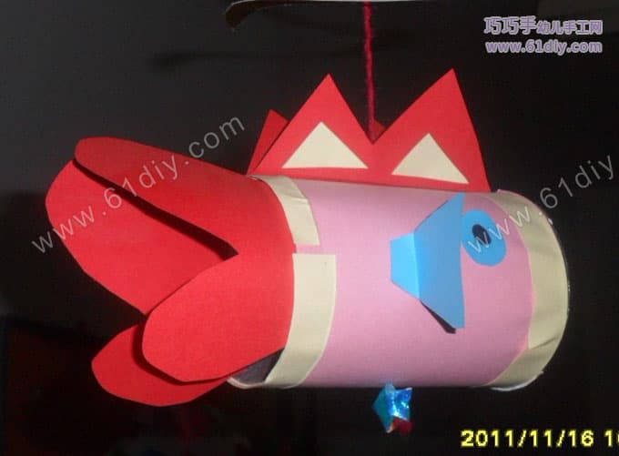 Paper tube fish pendant