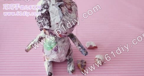 Old paper making cute cartoon bear model