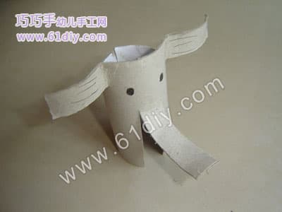 Roll paper core elephant making illustration