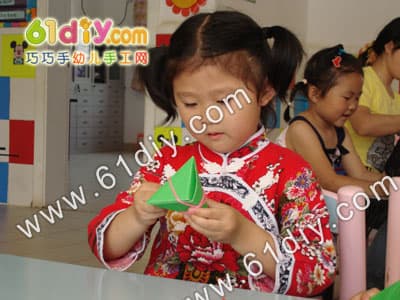 How do the children go through the Dragon Boat Festival?