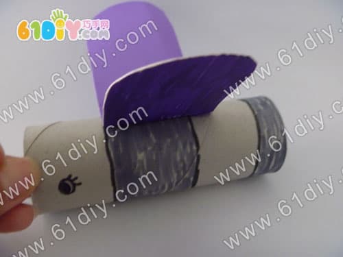 Paper tube bee making illustration