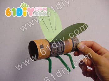 Paper tube bee making illustration