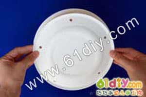 Paper tray tambourine (prepared for early morning exercise equipment) Paper Plate Tambourine