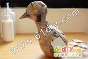 Balloon newspaper making turkey model