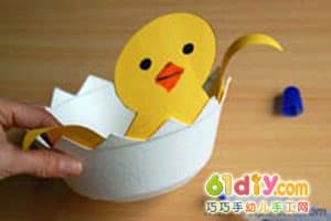 Disposable bowls for making Easter chick baskets