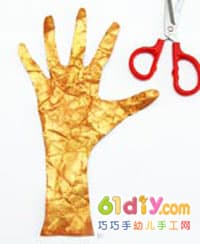 Coin handprint tree making illustration