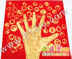 Coin handprint tree making illustration