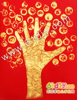 Coin handprint tree making illustration