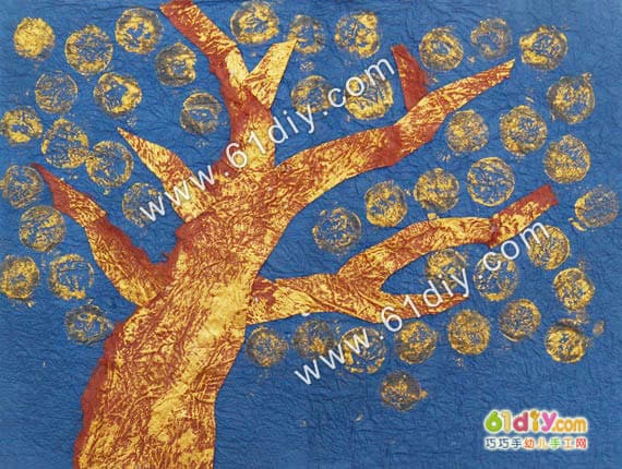 Coin handprint tree making illustration