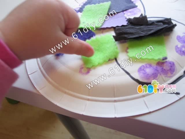 Disposable paper tray spider