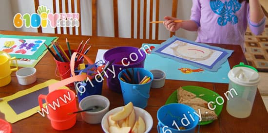 Popsicle stick mini easel
