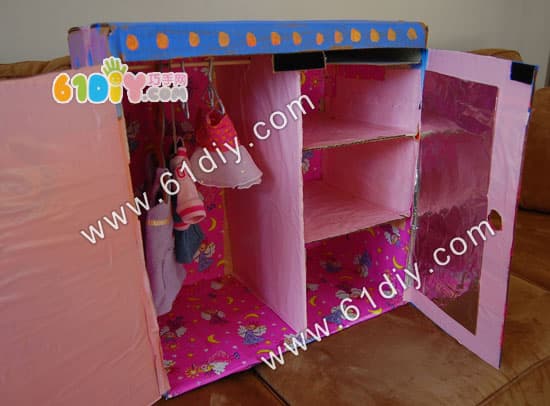 Waste cardboard box to make Barbie doll's wardrobe