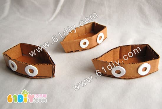 Cardboard making boat
