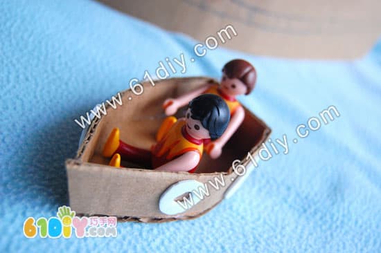 Cardboard making boat
