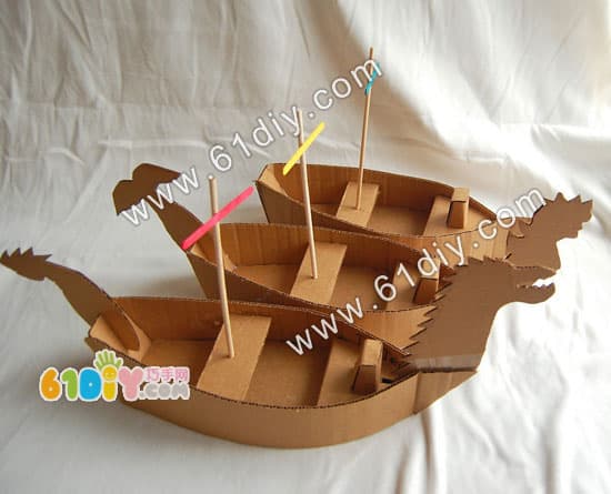 Cardboard making dragon boat