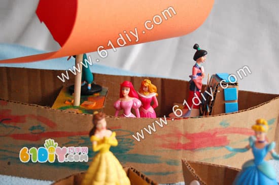 Cardboard making dragon boat