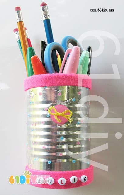 Iron can making pen holder