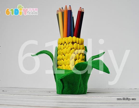 Roll paper core corn pen holder