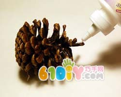 Pine cone making turkey illustration