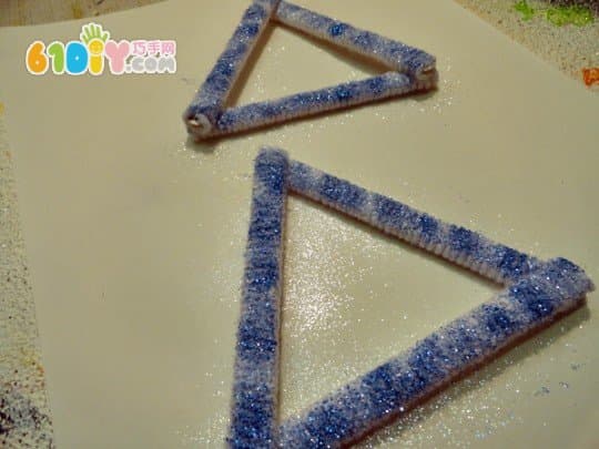 Ice cream stick making christmas snowflake ornaments