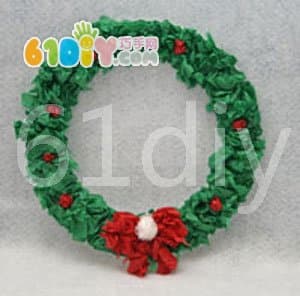 Wrinkled paper christmas wreath
