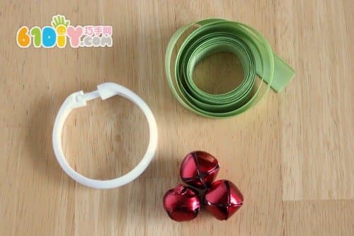 Christmas ribbon garland making