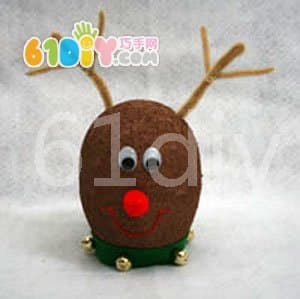 Styrofoam egg making christmas reindeer
