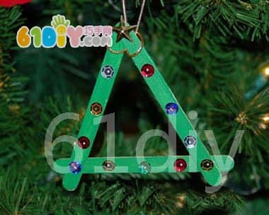 Ice cream stick making christmas tree ornaments