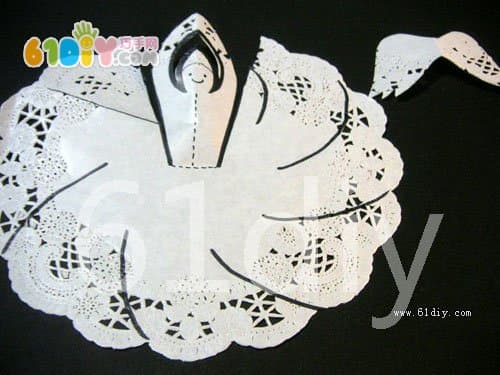 Cake paper making angel illustration