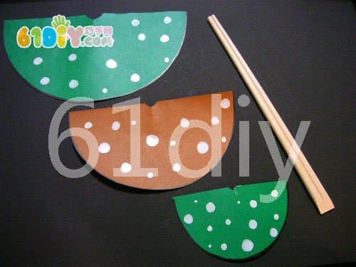 Disposable tableware for simple Christmas tree