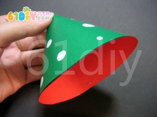Disposable tableware for simple Christmas tree