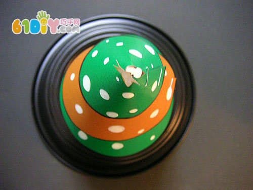 Disposable tableware for simple Christmas tree