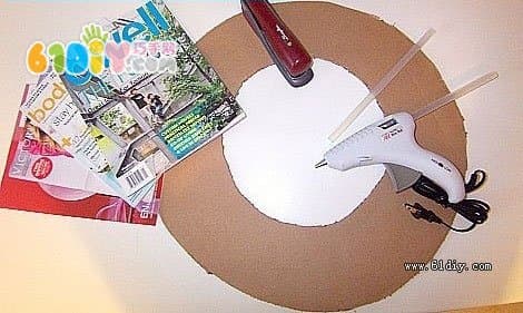 Scrap magazine making christmas wreath