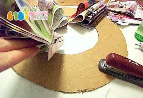 Scrap magazine making christmas wreath
