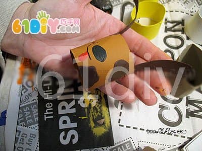 Roll paper core puppy making illustration