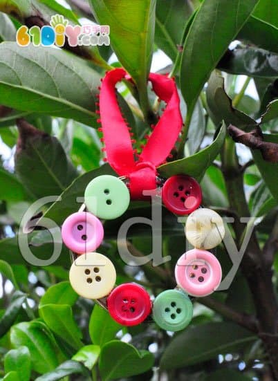 Christmas Handmade - Button Christmas Wreath